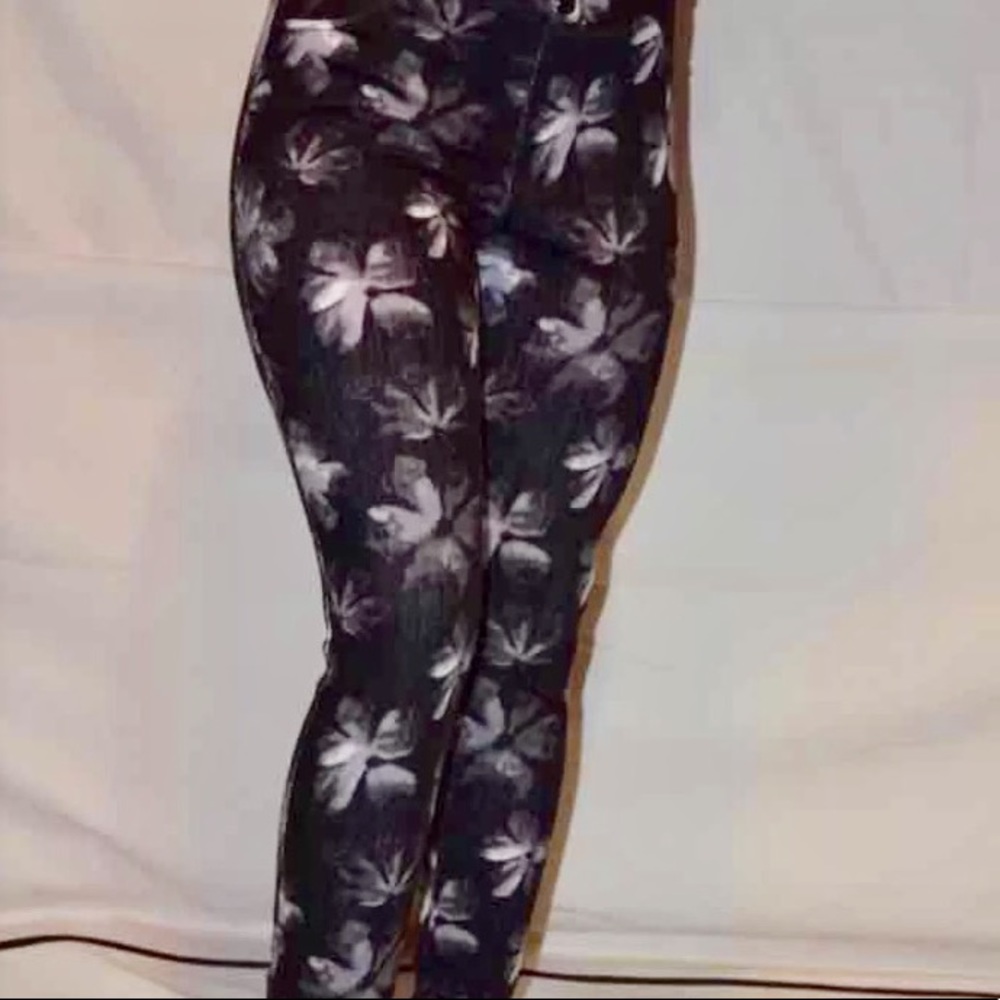 Vera Wang B&W Floral Print Jegging Size Small